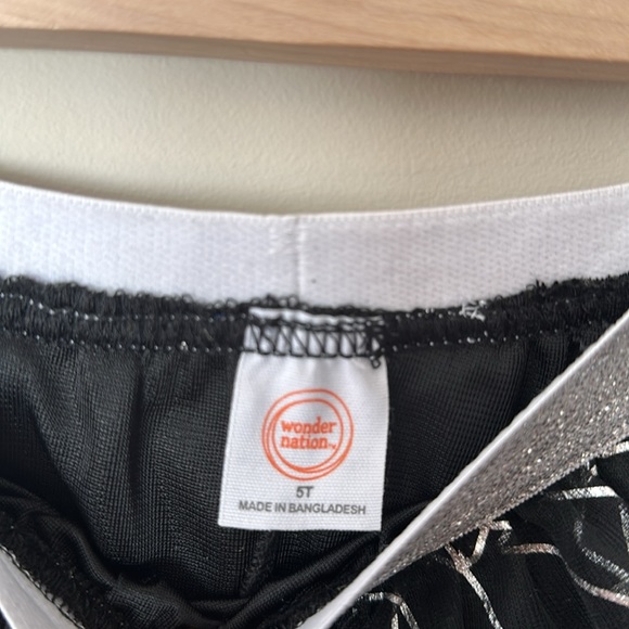Wonder Nation Black and Silver Spiderweb Tuile Skirt Girls Toddler Size 5T - Picture 4 of 8